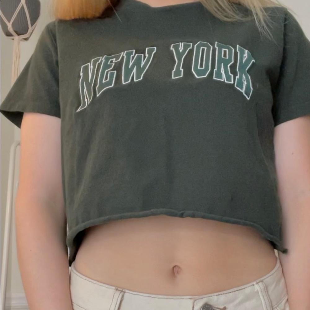 Green Brandy Melville New York crop top!!💚